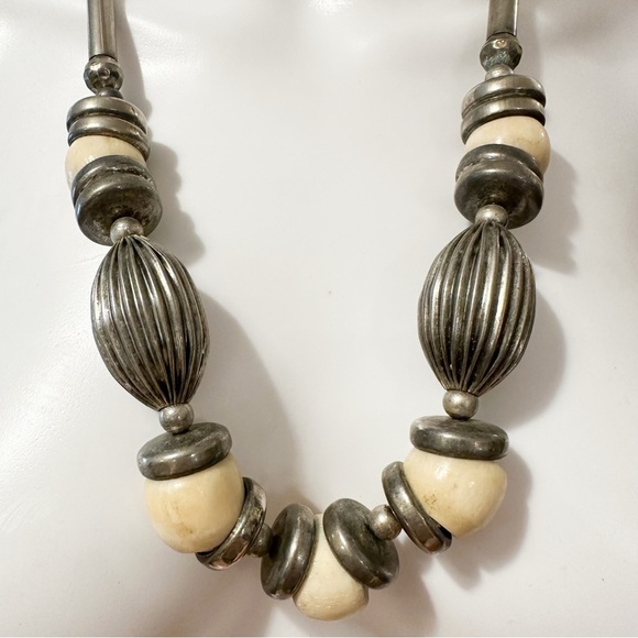 Vintage Large Metal Beaded Statement Necklace Silver Cream - Picture 2 of 3